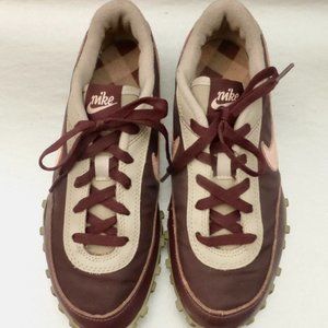 Rare Nike Purple Ladies Running Shoes 9.5 Trainers